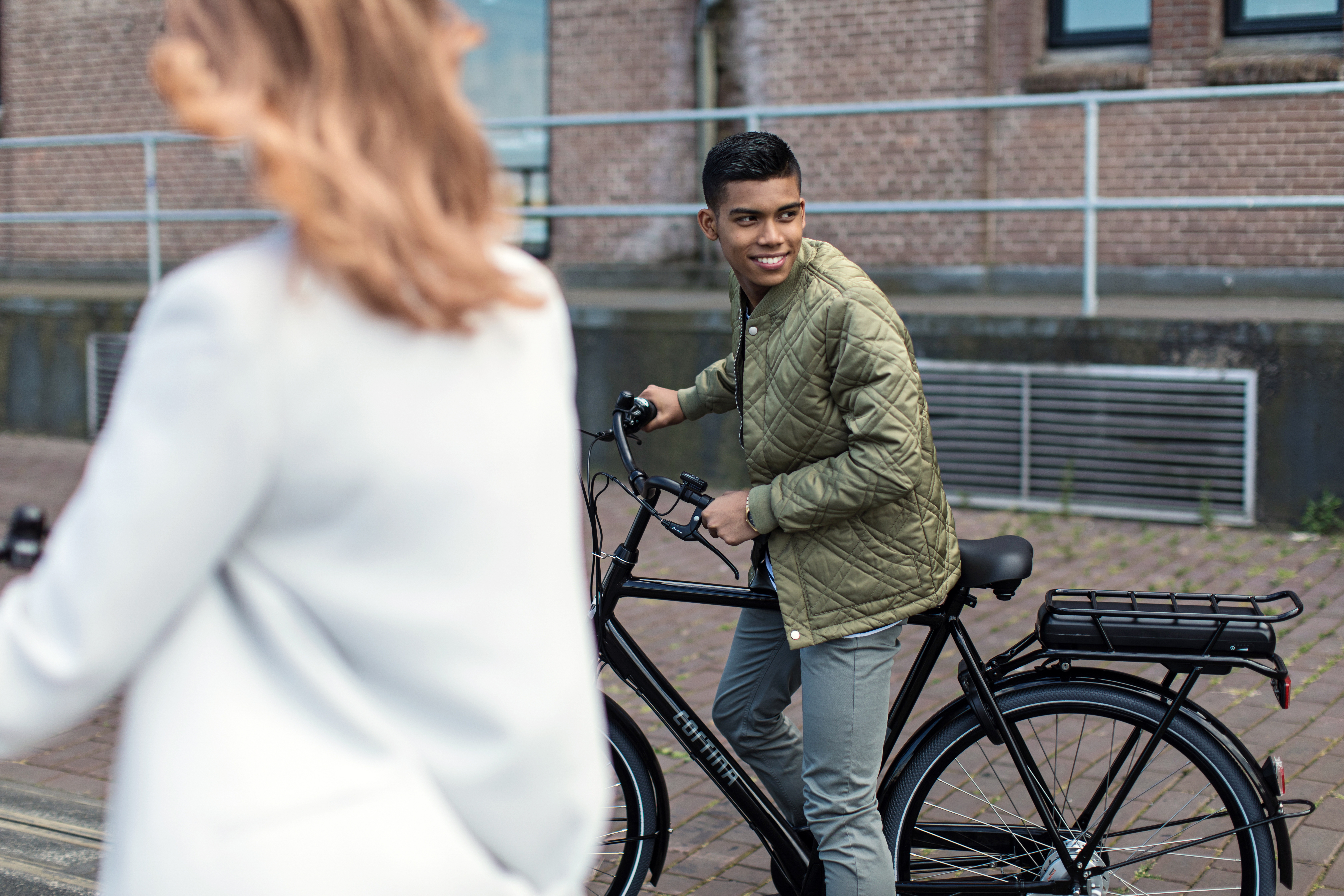 Na oud stapt ook jong op de elektrische fiets