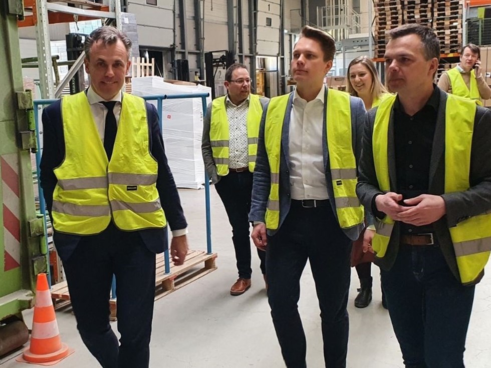 Minister Harbers bezoekt fietsenfabrikant en -groothandel Kruitbosch